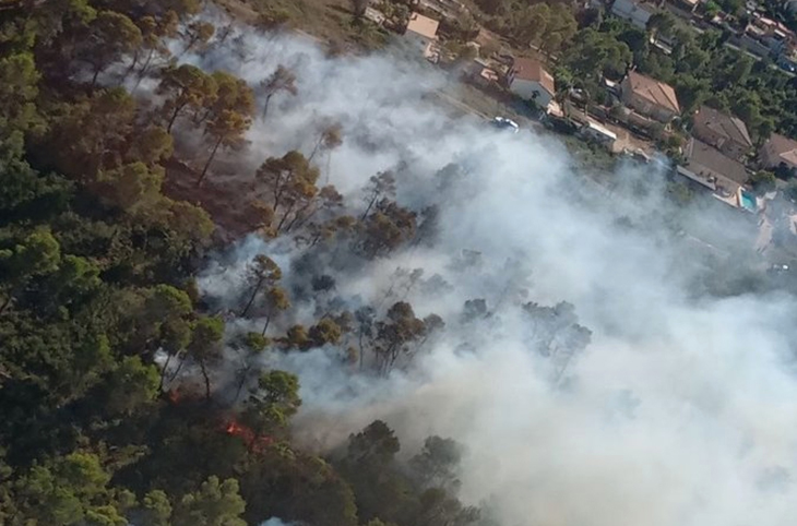 Estabilitzat l'incendi de la Torre de Claramunt i s'aixeca el confinament de la urbanització les Pinedes d'Armengol