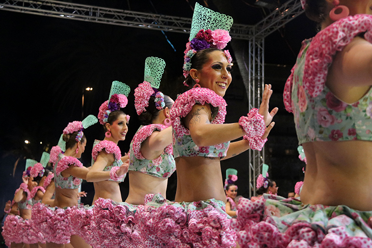 El Carnaval de Sitges viu l’última gran nit de lluïment amb la rua de l’Extermini