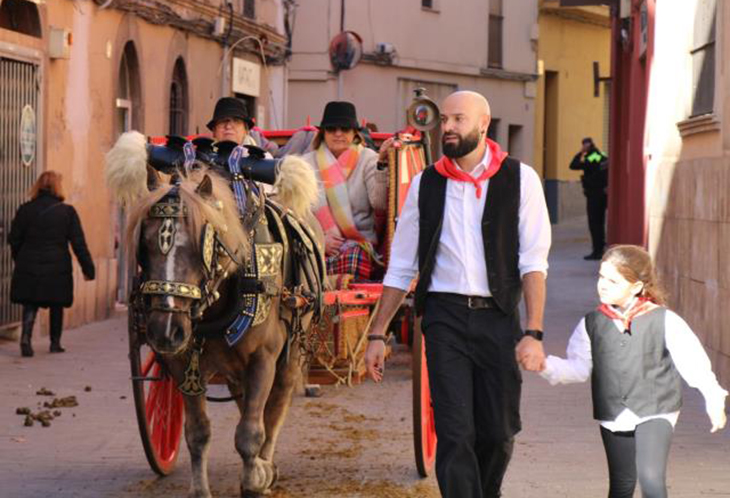 Vilanova i la Geltrú viu la festa major de Sant Antoni al carrer, amb els tradicionals Tres Tombs