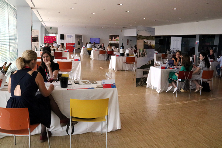 Cellers catalans donen a conèixer a Lleida els seus vins i caves a importadors polonesos i txecs