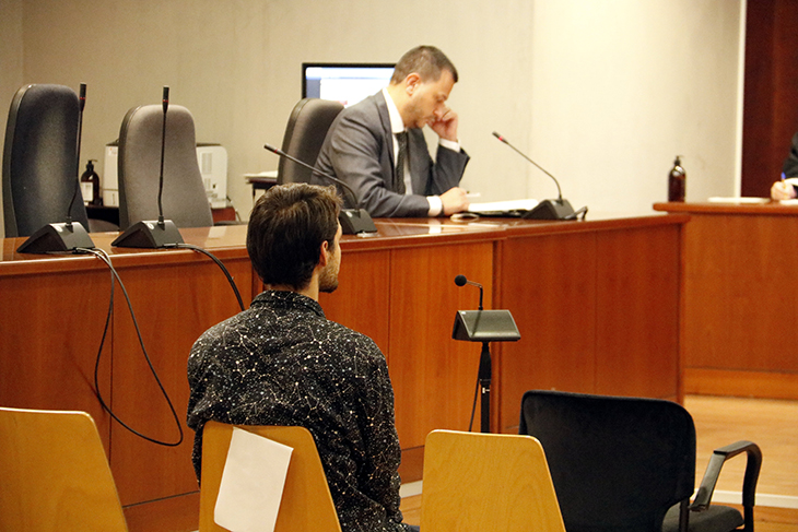 Accepta 2 anys de presó per abusar sexualment de la germanastra a Lleida quan ell tenia 18 anys i ella 11