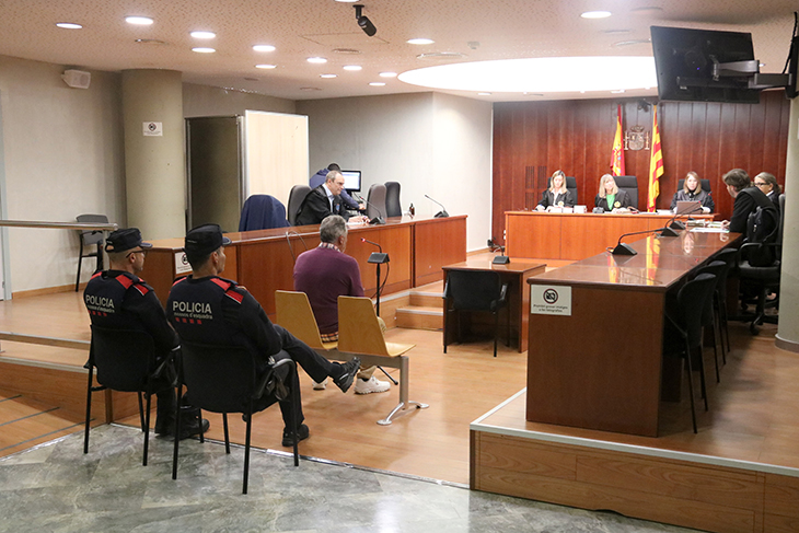 Una jove declara que el seu company de pis a Lleida va immobilitzar-la damunt del llit per fer-li tocaments