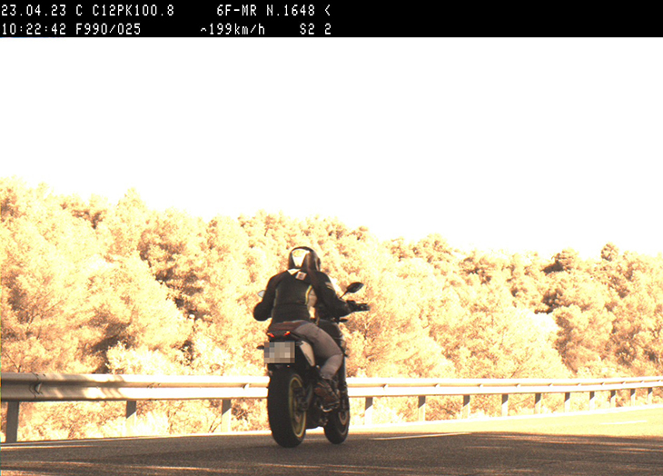 Enxampat dues vegades en tres minuts un motorista circulant a més del doble de la velocitat permesa a la C-12 a Maials