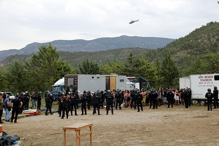 Els Mossos desallotgen la 'rave' d'Ivars de Noguera després d'identificar tots els participants