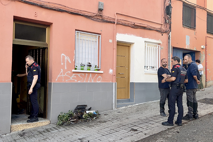 Un home mor en un incendi d'un pis a Badalona