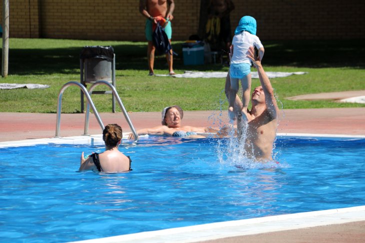 Veïns de Lleida recorren a les fonts, l'ombra i espais frescos per resistir les temperatures que deixa l'onada de calor