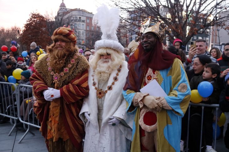 Els Reis d'Orient arriben en tren a Lleida per repartir regals i il·lusió entre els infants