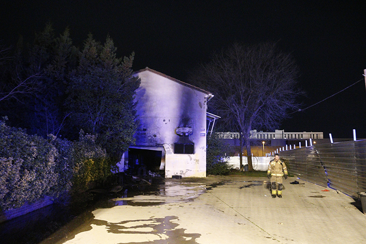 Els Mossos investiguen l'incendi intencionat en una casa ocupada de Lleida amb quatre ferits, tres de crítics