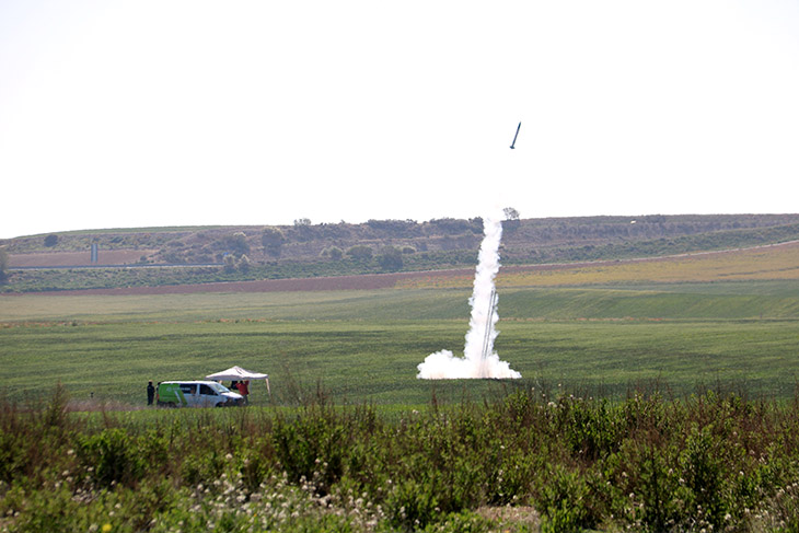 Uns 180 alumnes llencen petits satèl·lits des de l'aeroport de Lleida-Alguaire durant la final catalana del CanSat