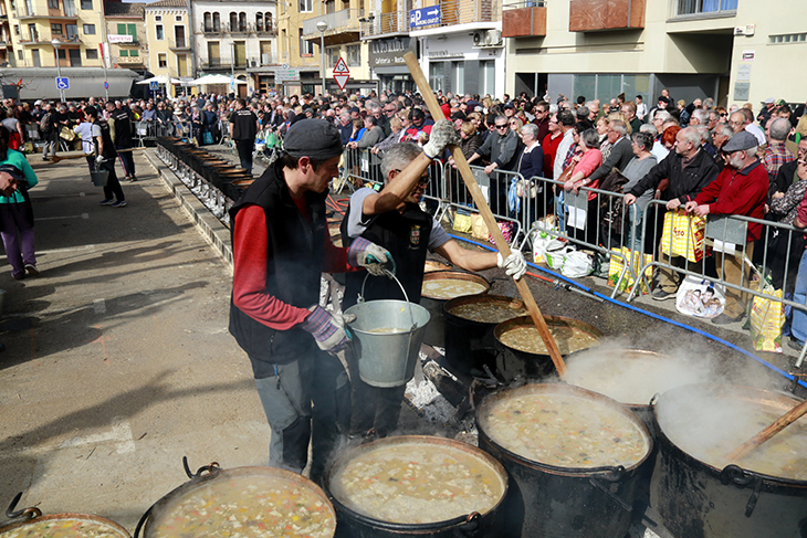 Ponts elabora 12.000 racions del seu tradicional ranxo per preparar els veïns per a la quaresma