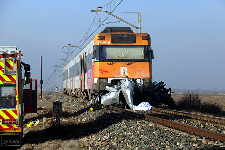 Mor l'ocupant d'un vehicle en un xoc amb un tren de passatgers de l'R12 entre l'estació de Mollerussa i Bell-lloc