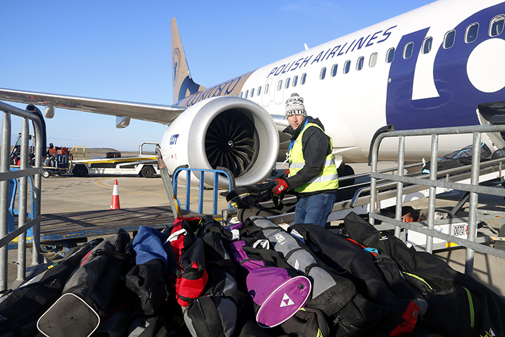 Tornen els vols amb esquiadors a l’aeroport de Lleida-Alguaire