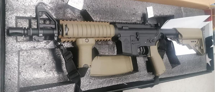 Un detingut a Lleida per disparar boles de pvc amb un fusell d'assalt d'aire des del seu balcó