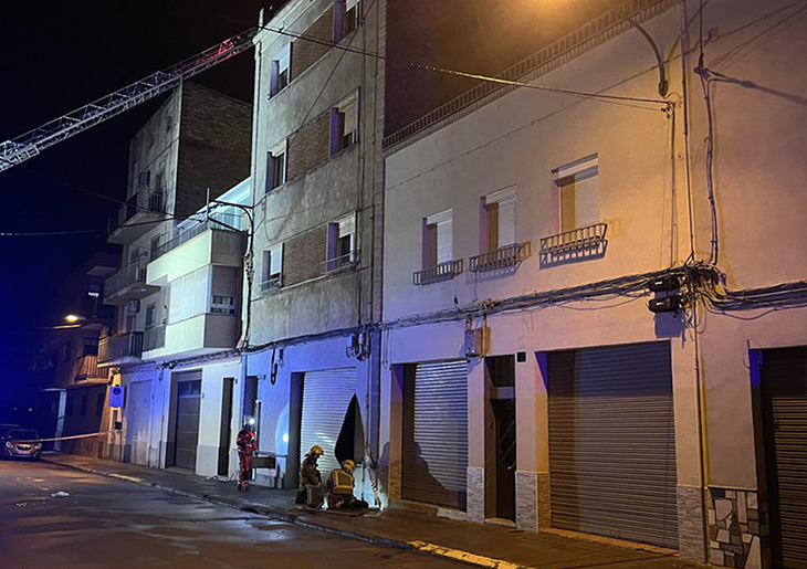 Desallotgen 17 persones per l'esfondrament de la terrassa d'un edifici al barri del Secà de Sant Pere de Lleida