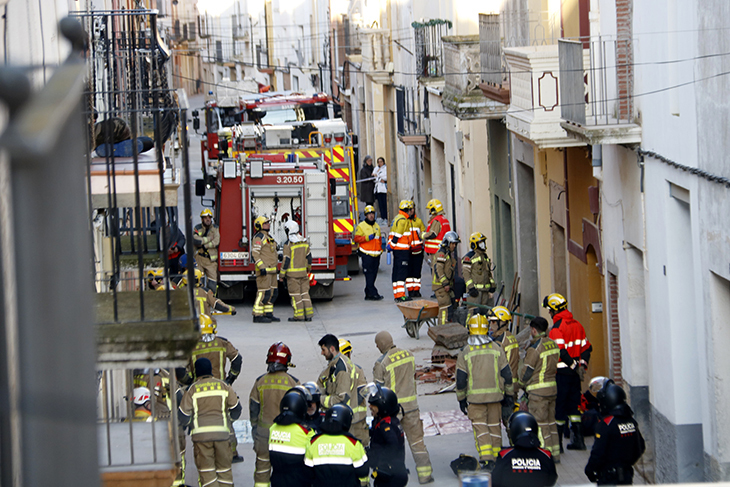 Dos ferits greus i dos lleus en l'ensorrament d'una casa a Vilanova de Bellpuig