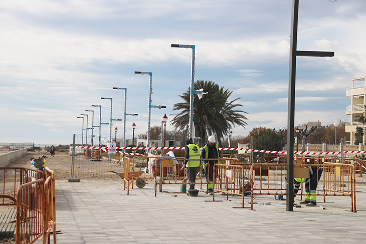 Cubelles reprèn les obres de reforma del Passeig Marítim després d’aturar-les a ple estiu