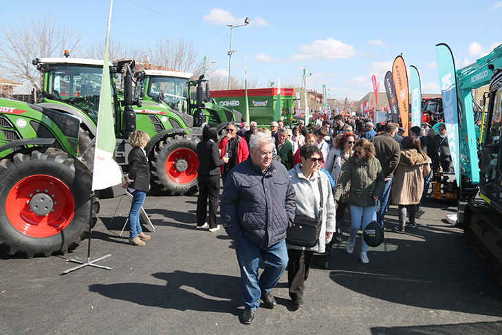 Milers de persones omplen els carrers de Mollerussa en el darrer dia de la 150a Fira de Sant Josep