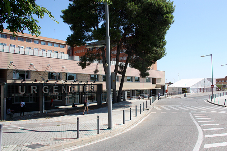 Detenen a Lleida un home per deixar en estat crític a la seva dona després d'agredir-la