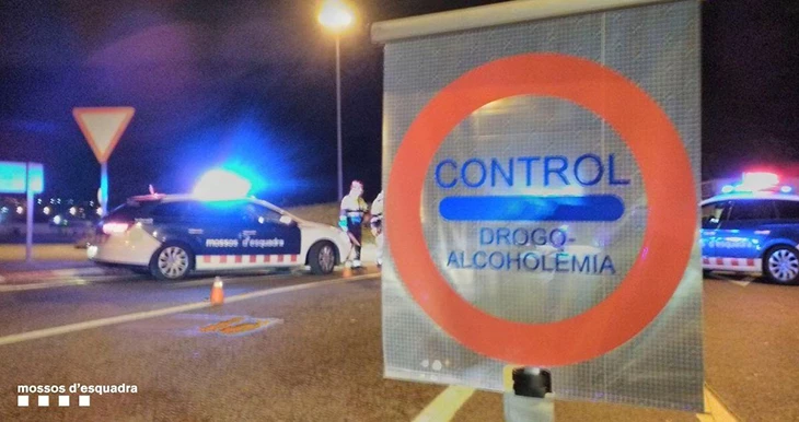 Els Mossos disparen contra un vehicle amb dos ocupants que havia fugit d'un control a Ripoll amenaçant amb una arma