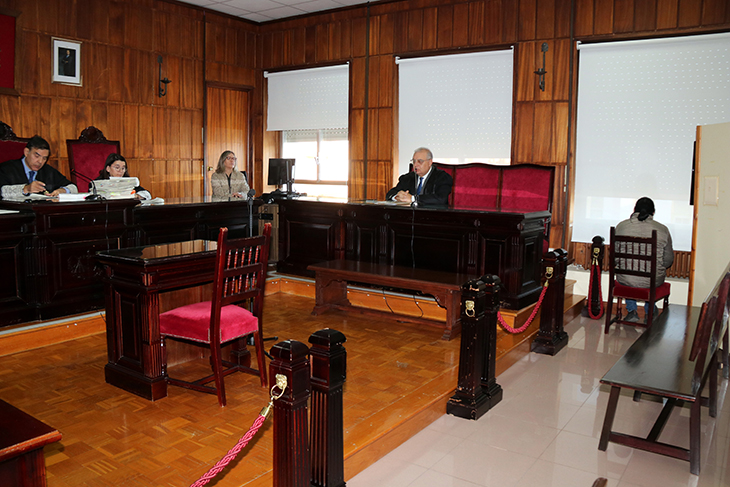 Suspès el judici contra un home acusat d'intentar matar la seva mare al municipi dels Pallaresos