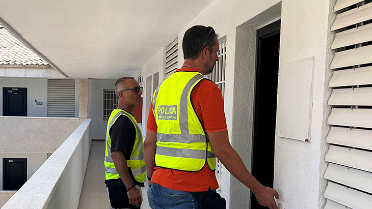 Denuncien propietaris de nou pisos de Miami Platja per usar-los com a apartaments turístics irregularment