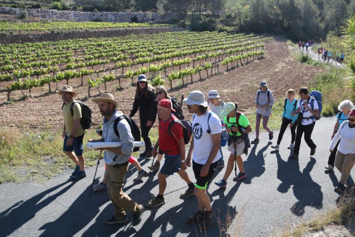 Una quarantena de persones recorren el curs del riu Gaià per defensar-ne el cabal ecològic i el patrimoni natural