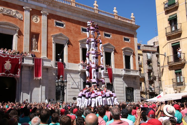 Les colles aixequen vuit gammes extres en la diada del Primer Diumenge de Tarragona, condicionats per les caigudes