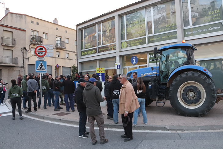 Aragonès es reuneix prop d'una hora a l'Espluga de Francolí amb un grup de pagesos