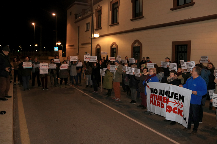 La plataforma Aturem Hard Rock es mostra "sorpresa" davant el termini de mig any per redactar un nou pla urbanístic