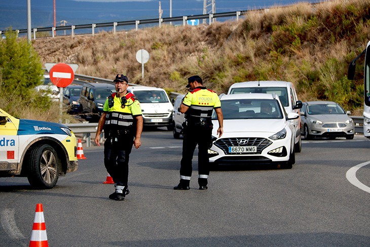 Els Mossos despleguen a Tarragona el primer macrocontrol de trànsit a Catalunya per detectar distraccions i alcoholèmia