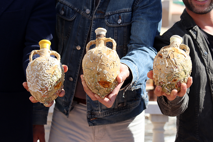 Tres cellers de Tarragona estudiaran el vi extret d'un centenar d'àmfores submergides al mar durant 400 dies
