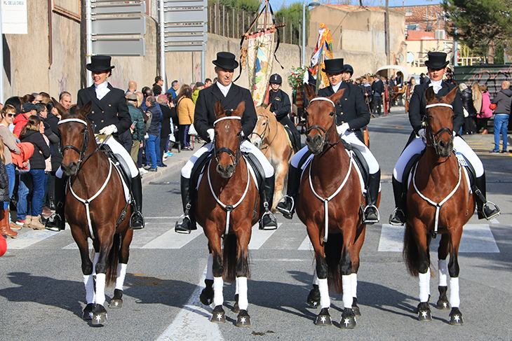 Els Tres Tombs de Valls recuperen l'itinerari tradicional amb dos nous carros restaurats del segle XX
