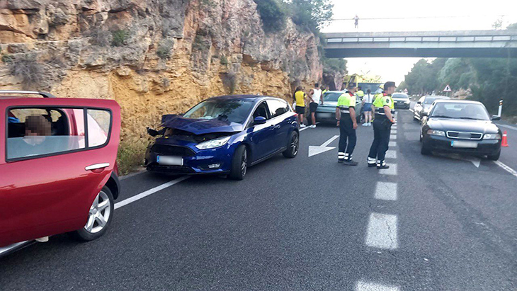 Detingut a Tarragona un conductor ebri per circular sense permís i provocar un accident