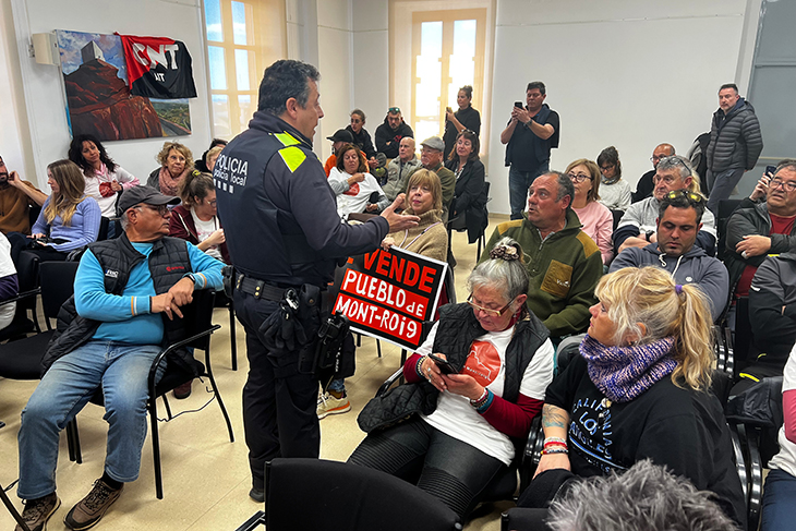 El ple de Mont-roig del Camp aprova els canvis urbanístics i la venda dels terrenys per permetre l'arribada de Lotte