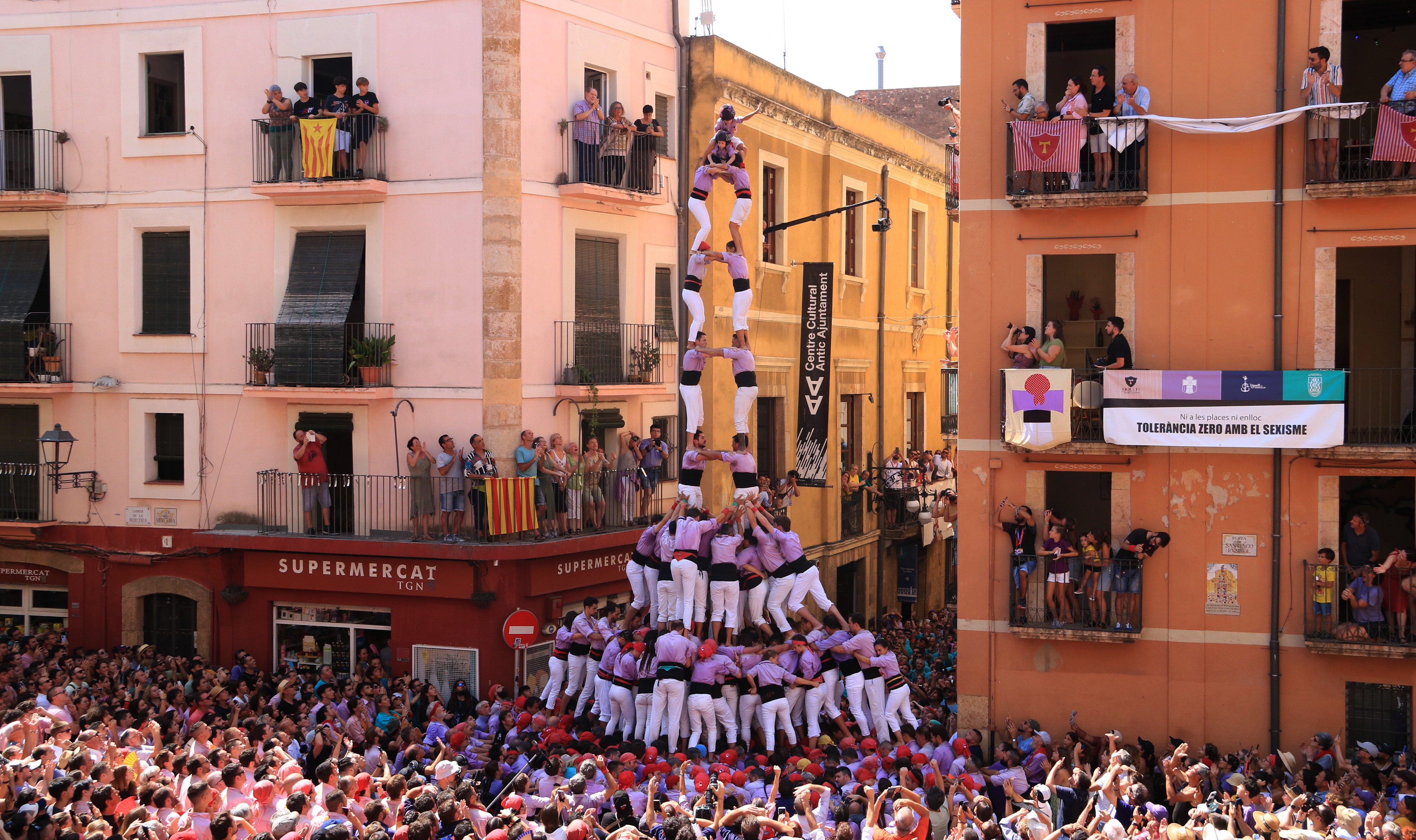 La Jove de Tarragona estrena la gamma extra per Sant Magí carregant un 2 de 9 amb folre i manilles