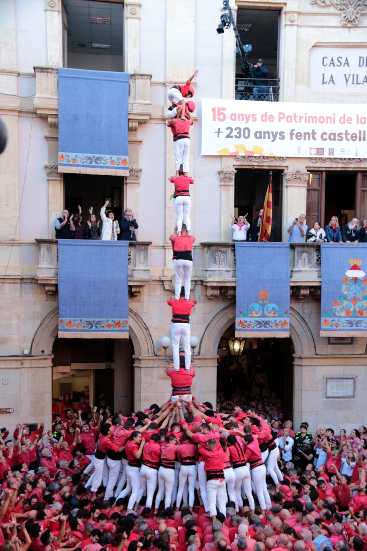 La Joves de Valls es converteix en la segona colla en carregar el 2 de 9 sense manilles a la diada de Santa Úrsula