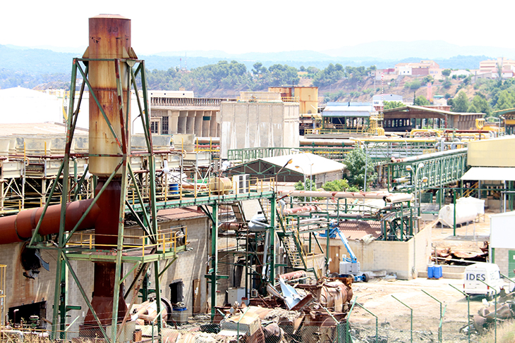 El comitè d'Ercros lamenta que l'empresa no ha volgut invertir a Flix i ha permès "la decadència" de la planta