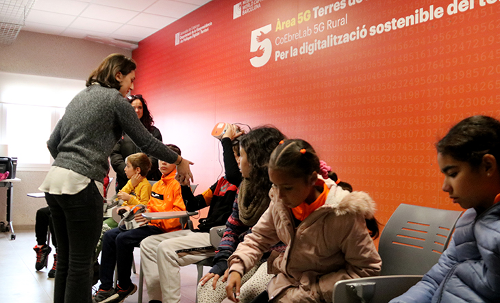 Avatars, realitat virtual i galliners robotitzats: el 5G comença a aplicar-se a les escoles rurals ebrenques