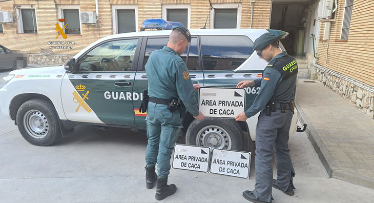 Requisen senyals falsificats de delimitació d'àrea privada de caça a l'Ametlla de Mar