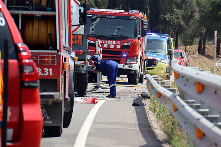 La conductora d'una furgoneta mor en un xoc frontal amb un camió a l'N-420 a Marçà, al Priorat