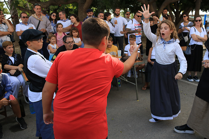 El joc mil·lenari de la morra assegura el relleu generacional amb dinou parelles al quart campionat infantil a la Ràpita