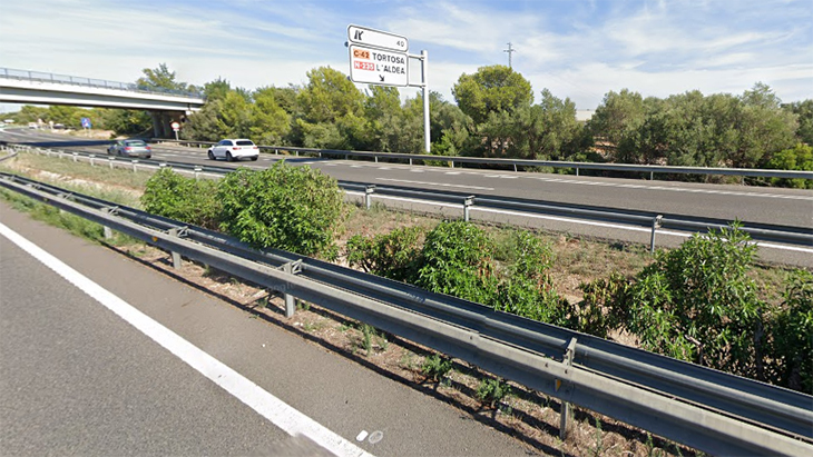 Apareix el cos d'un home atropellat a la mitjana de l'autopista AP-7 a l'Aldea