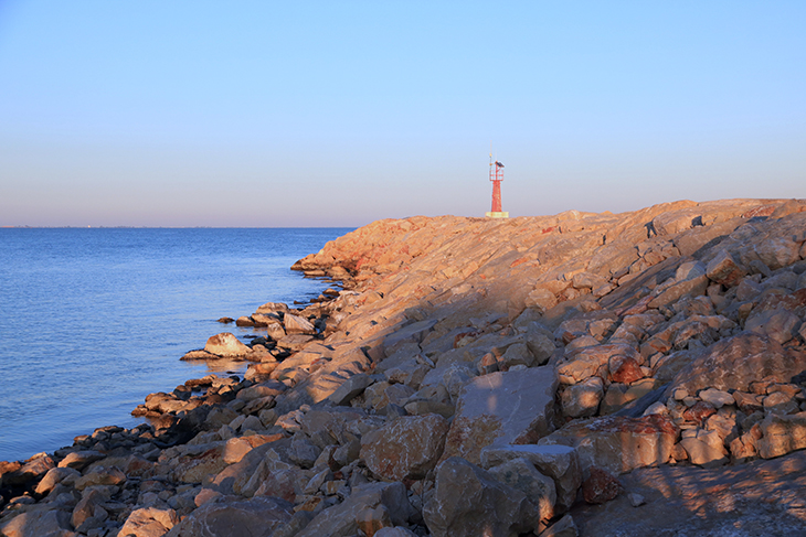 El dic de recer del port de les Cases d'Alcanar es prolongarà i es construirà un tacó per protegir-lo dels temporals