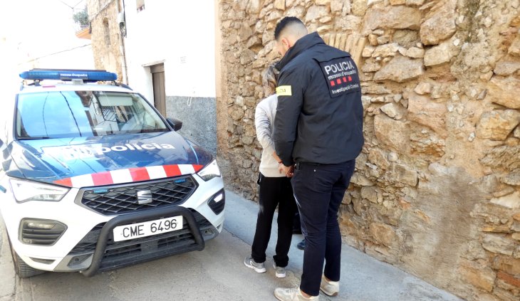 Llibertat amb càrrecs per a la cuidadora detinguda a Tivissa per robar 5.000 euros a una parella de gent gran