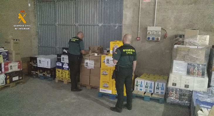 La Guàrdia Civil de Tarragona decomissa més de 1.200 ampolles de begudes alcohòliques per vulnerar la normativa fiscal