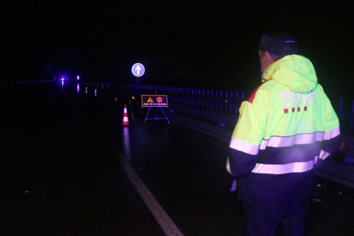 Els Bombers fan 9 serveis per inundacions de baixos i pàrquings, la majoria a Alcanar, per la pluja intensa al Montsià